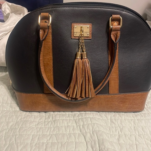 Purse - Picture 1 of 5